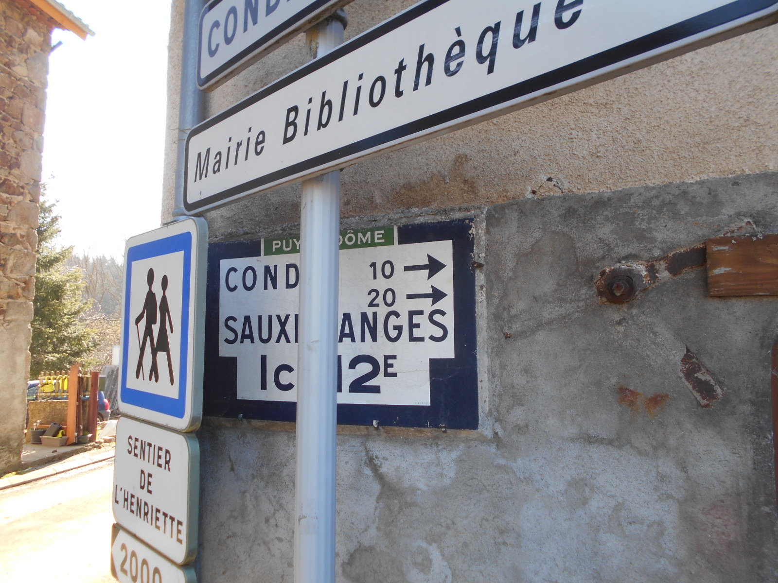 63590 Auzelles (3)