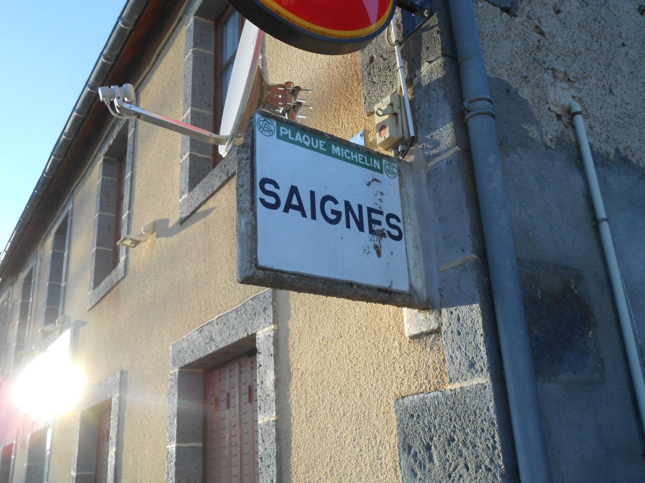 63710 Village de Saignes sur D5 (2)